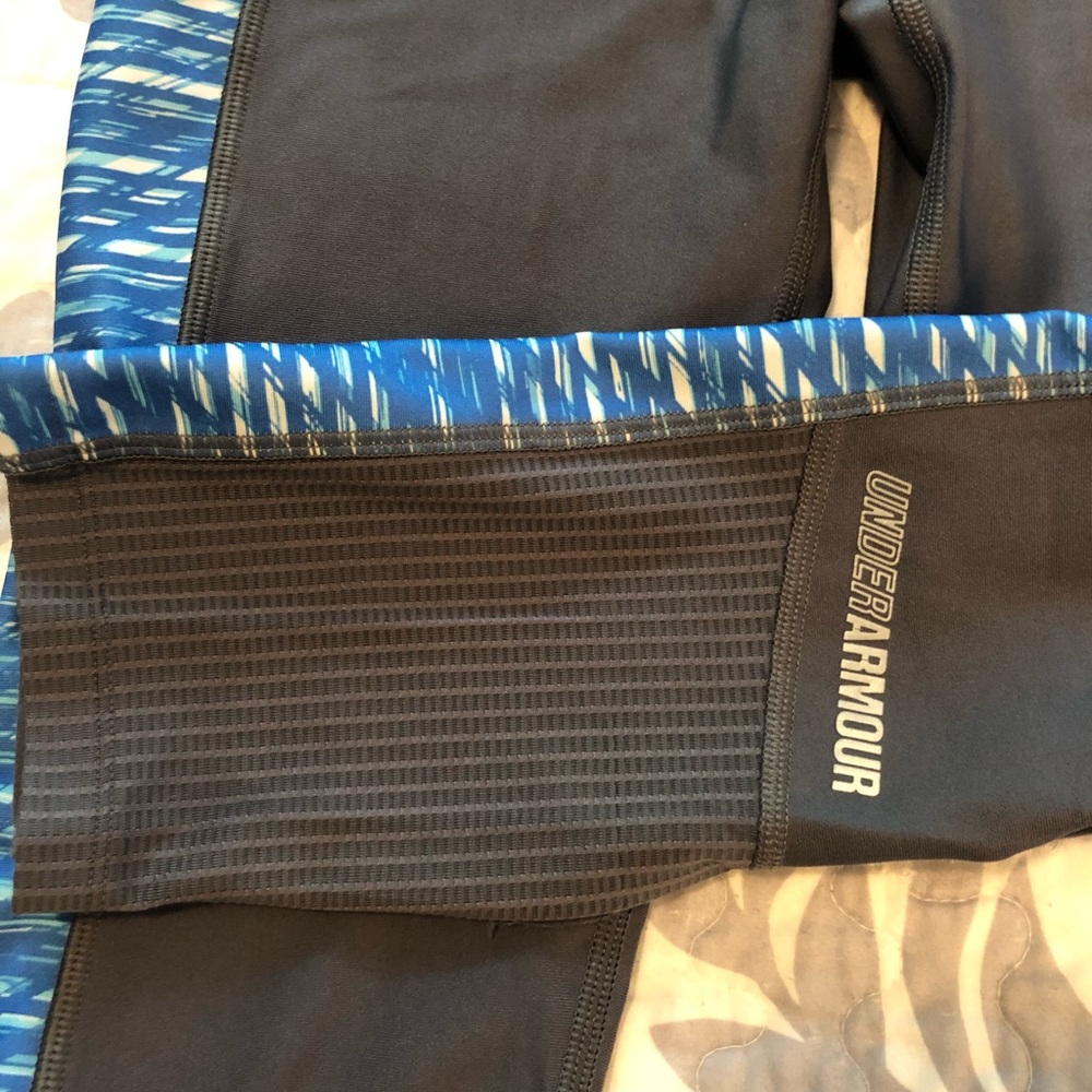 **SOLD** Under Armour Capri leggings